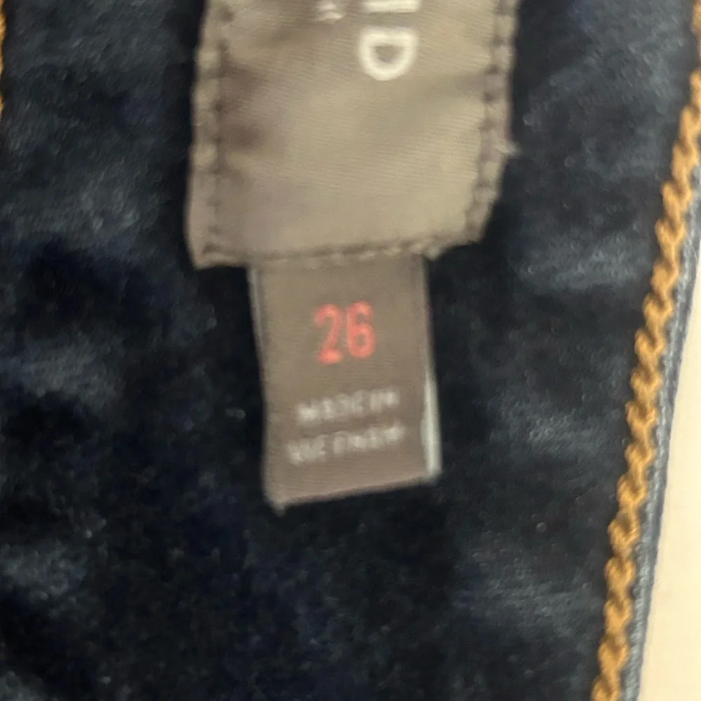 Torrid Jean Shorts Size 26 Plus Distressed‎ Stretch Denim Zip 3 Button Closure